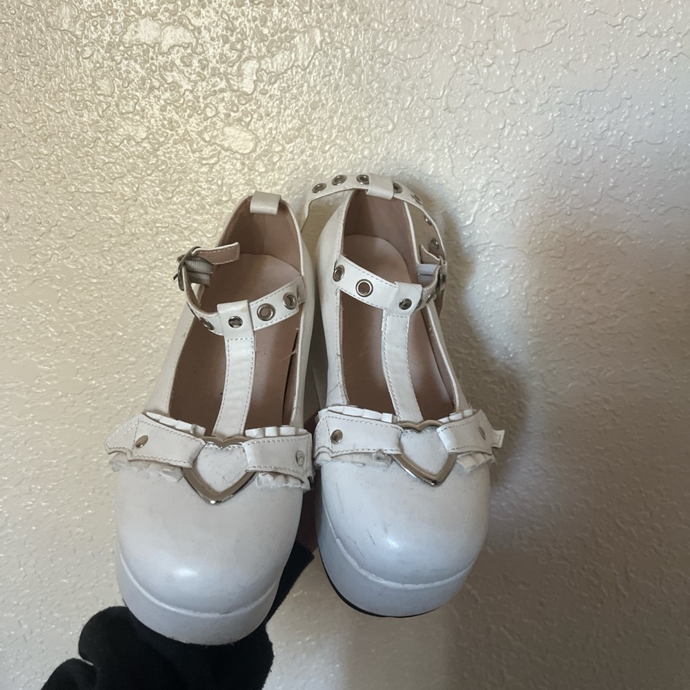 Size 5 white fake platform heart demonias used